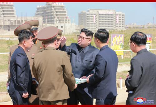 Kim Jong Un visits the Wonsan Kalma construction site in May 2018 (Photo: KCNA)