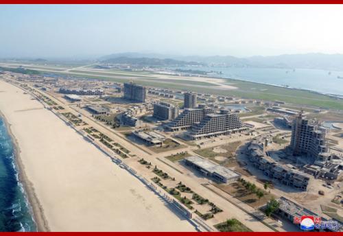 Kim Jong Un visits the Wonsan Kalma construction site in May 2018 (Photo: KCNA)