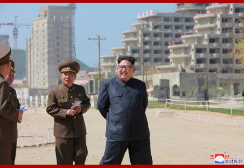 Kim Jong Un visits the Wonsan Kalma construction site in May 2018 (Photo: KCNA)