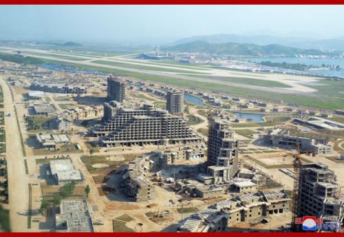 Kim Jong Un visits the Wonsan Kalma construction site in May 2018 (Photo: KCNA)