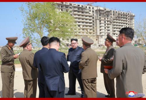 Kim Jong Un visits the Wonsan Kalma construction site in May 2018 (Photo: KCNA)