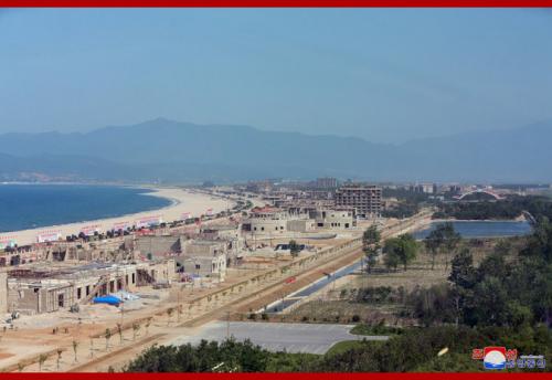 Kim Jong Un visits the Wonsan Kalma construction site in May 2018 (Photo: KCNA)