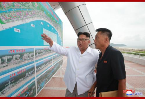 Kim Jong Un at the Wonsan Kalma construction site in August 2018 (Photo: KCNA)