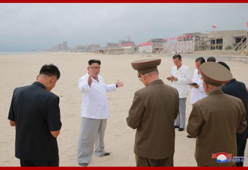 Kim Jong Un at Wonsan Kalma construction site in August 2018 (Photo: KCNA)