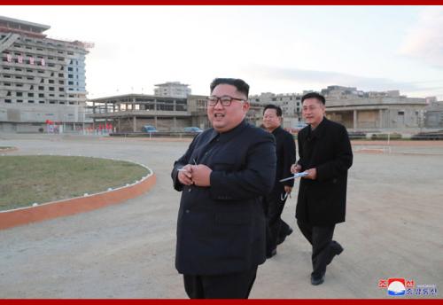 Kim Jong Un at Wonsan Kalma construction site in October 2018 (Photo:KCNA)