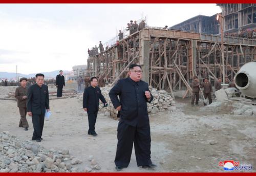 Kim Jong Un at Wonsan Kalma construction site in October 2018 (Photo:KCNA)