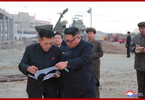 Kim Jong Un at Wonsan Kalma construction site in October 2018 (Photo:KCNA)