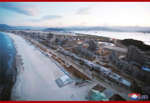 Kim Jong Un at Wonsan Kalma construction site in October 2018 (Photo:KCNA)