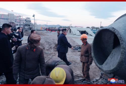 Kim Jong Un at Wonsan Kalma construction site in October 2018 (Photo:KCNA)