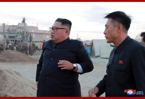 Kim Jong Un at Wonsan Kalma construction site in October 2018 (Photo:KCNA)