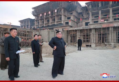 Kim Jong Un at Wonsan Kalma construction site in October 2018 (Photo:KCNA)